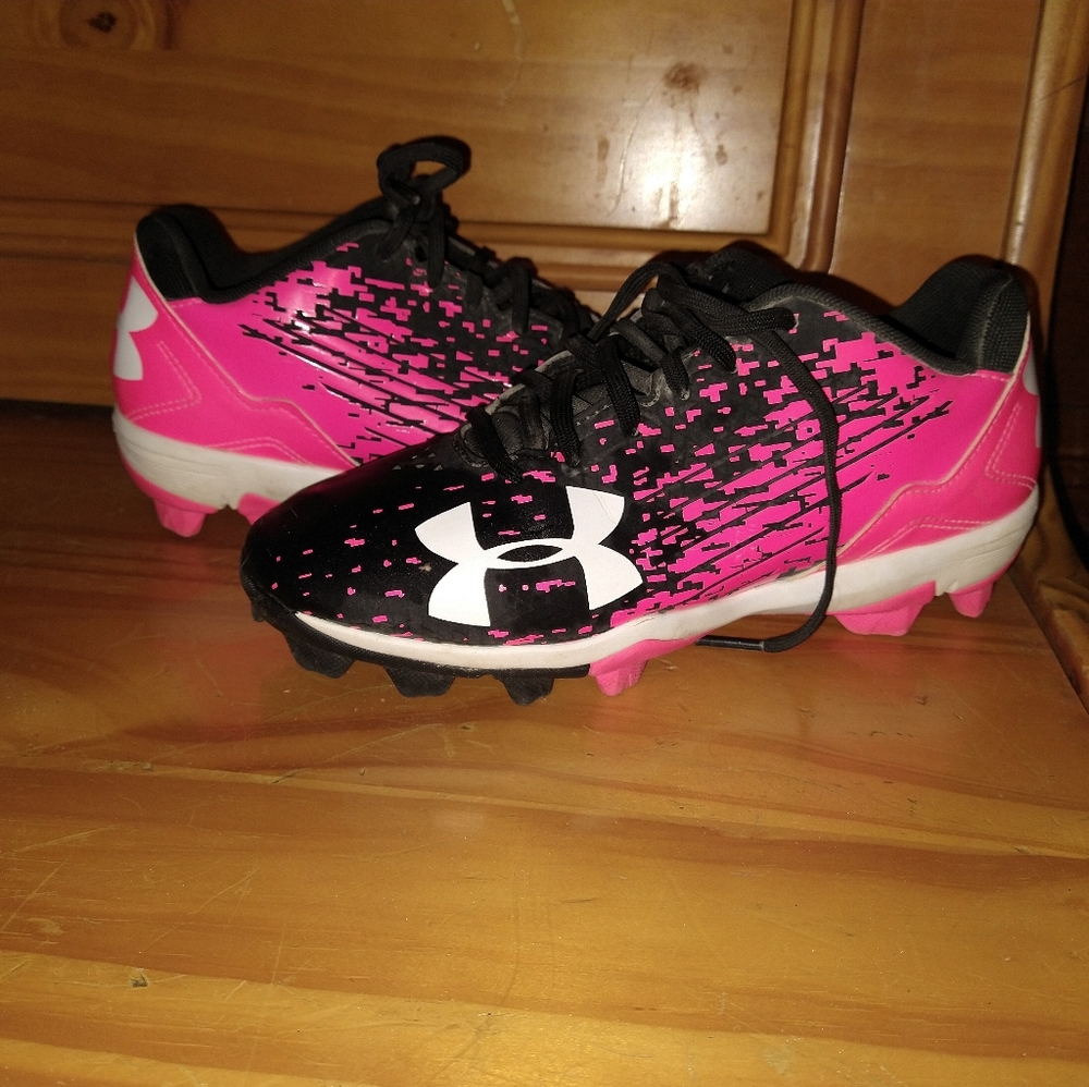 Girls Under armour soccer cleats